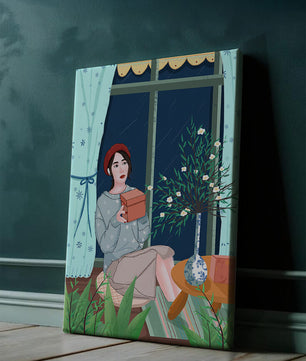 Mujer sosteniendo una caja de regalo en un interior acogedor con flores y ventana lluviosa