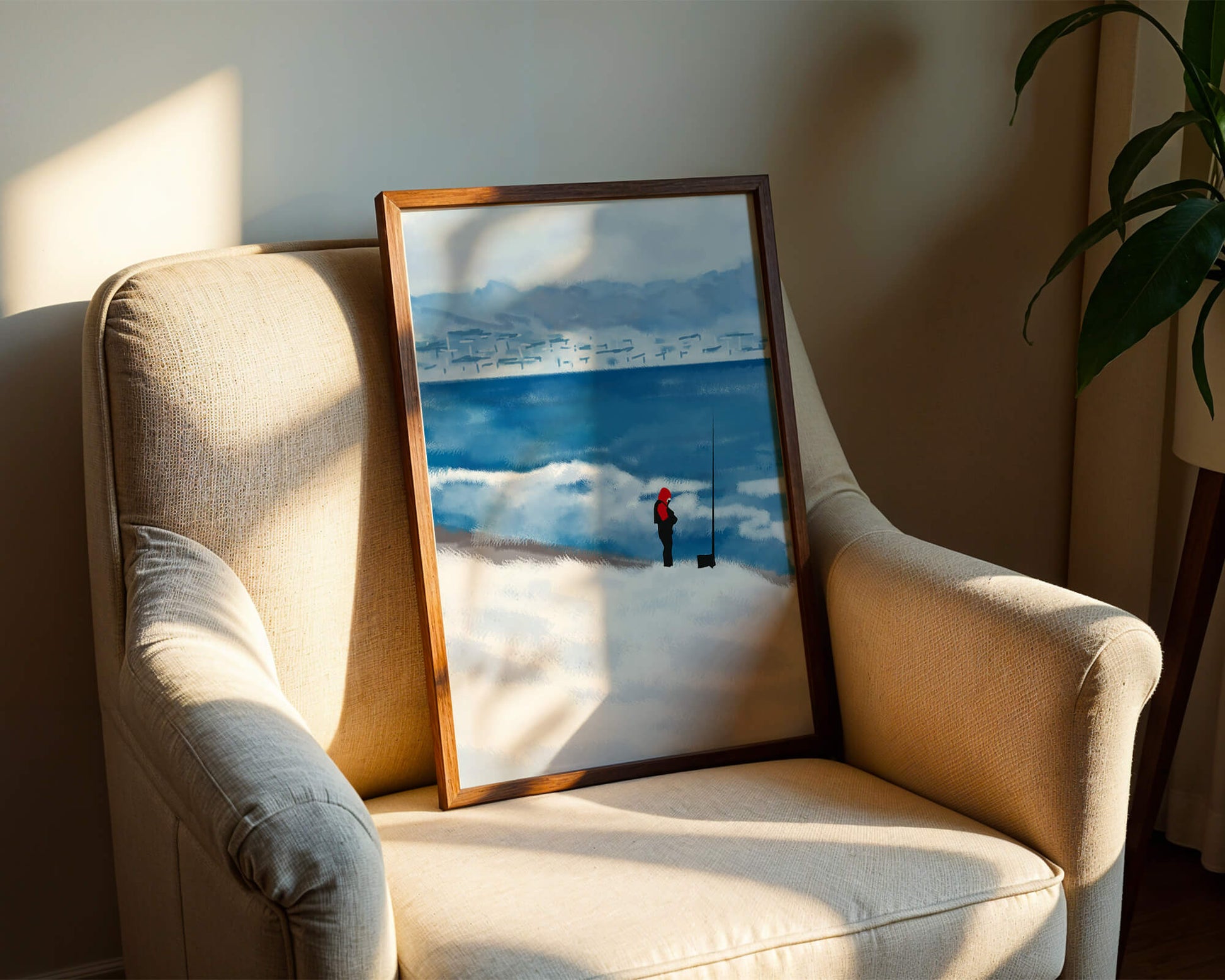 Winterlandschaft mit Person in roter Jacke am Meer