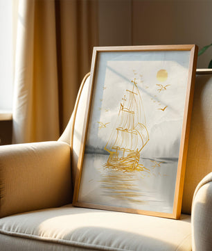 Escena náutica serena con velero dorado en el mar