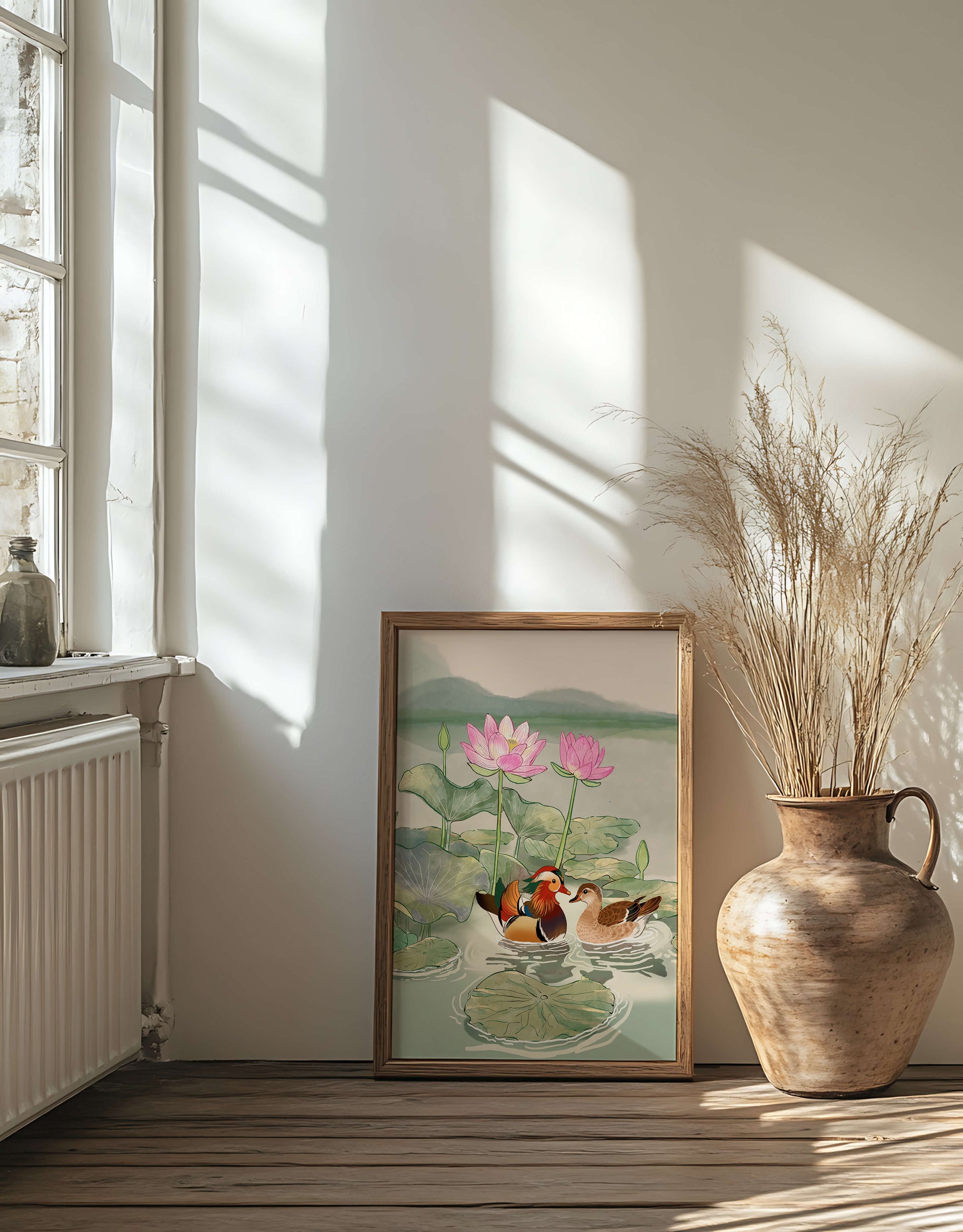 Patos mandarines y flores de loto en un estanque tranquilo