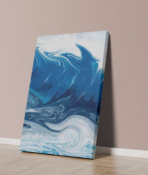 Pintura abstracta de ola oceánica azul y blanca con patrones giratorios
