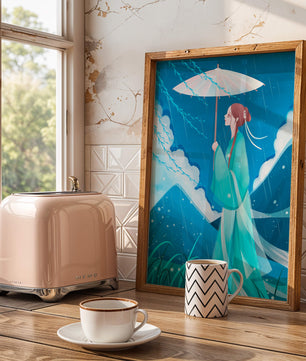Porträt einer Frau mit Regenschirm in einer verregneten Berglandschaft