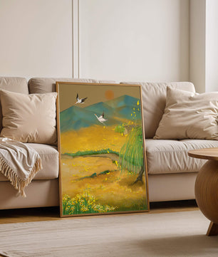 Ruhige Landschaft mit fliegenden Kranichen und goldenen Blüten