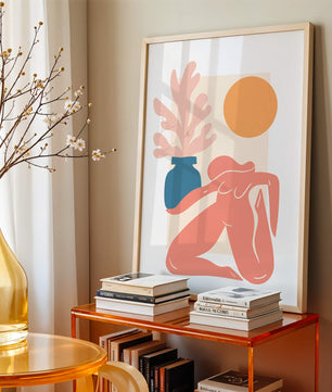 Figura desnuda abstracta con jarrón y sol en estilo minimalista