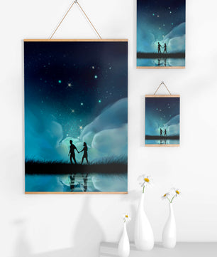 Pareja romántica paseando bajo la noche estrellada con reflejos celestiales