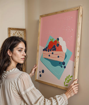 Bunte Dessertillustration mit Erdbeeren und Blaubeeren auf pastellfarbenem Hintergrund