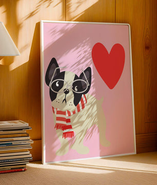 Ilustración juguetona de un bulldog francés con gafas y bufanda sobre fondo rosa con corazón