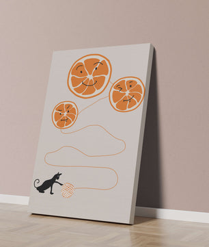 Ilustración juguetona de naranjas con un gato y ovillo de hilo