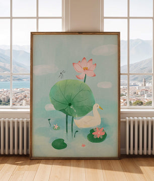 Eine ruhige Teichszene mit einer Ente, Lotusblumen und Seerosenblättern 
