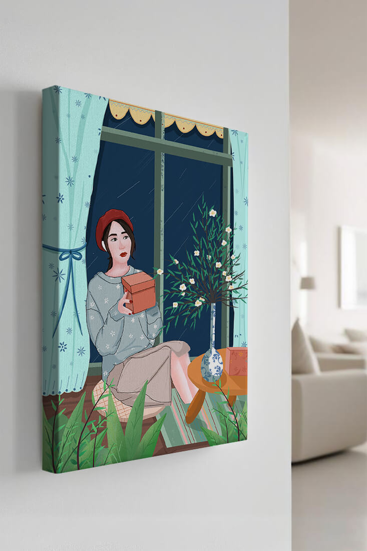 Mujer sosteniendo una caja de regalo en un interior acogedor con flores y ventana lluviosa