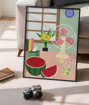 Nature morte sur le thème de l'été avec pastèque, éventail et fleurs dans un intérieur lumineux