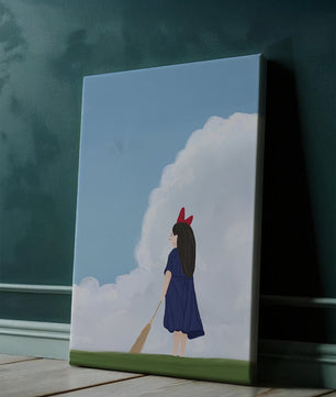 Junges Mädchen steht auf Gras mit Besen unter blauem Himmel