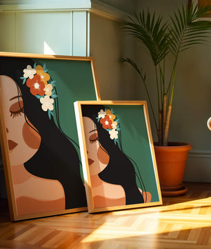 Elegante Illustration einer Frau mit floralem Haarteil