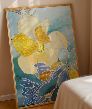 Arte floral abstracto con detalles dorados y tonos azules
