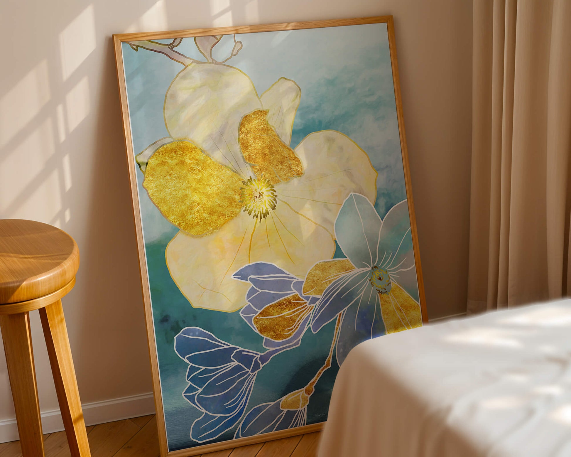 Arte floral abstracto con detalles dorados y tonos azules