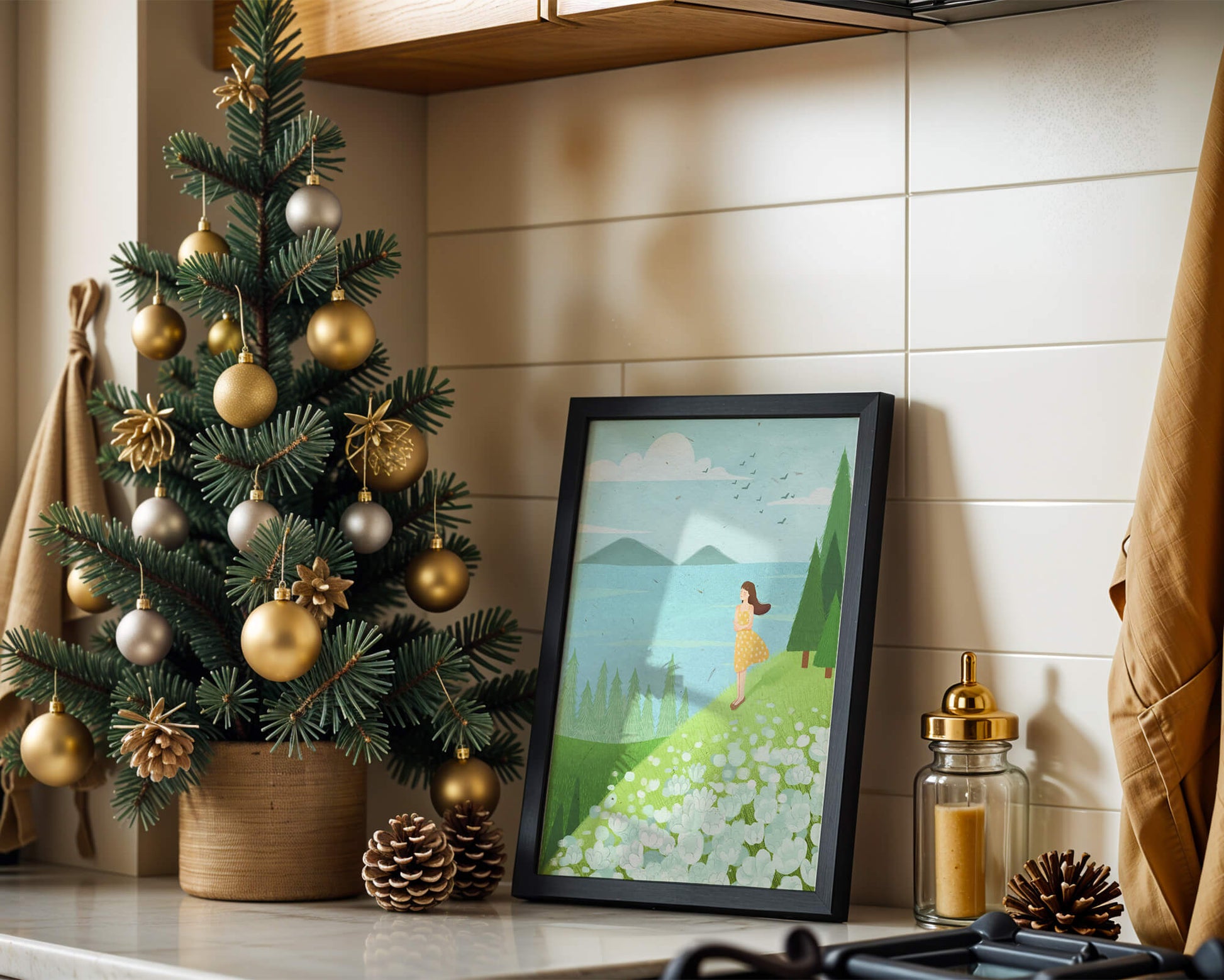 Mujer en vestido amarillo en la ladera con flores y árboles
