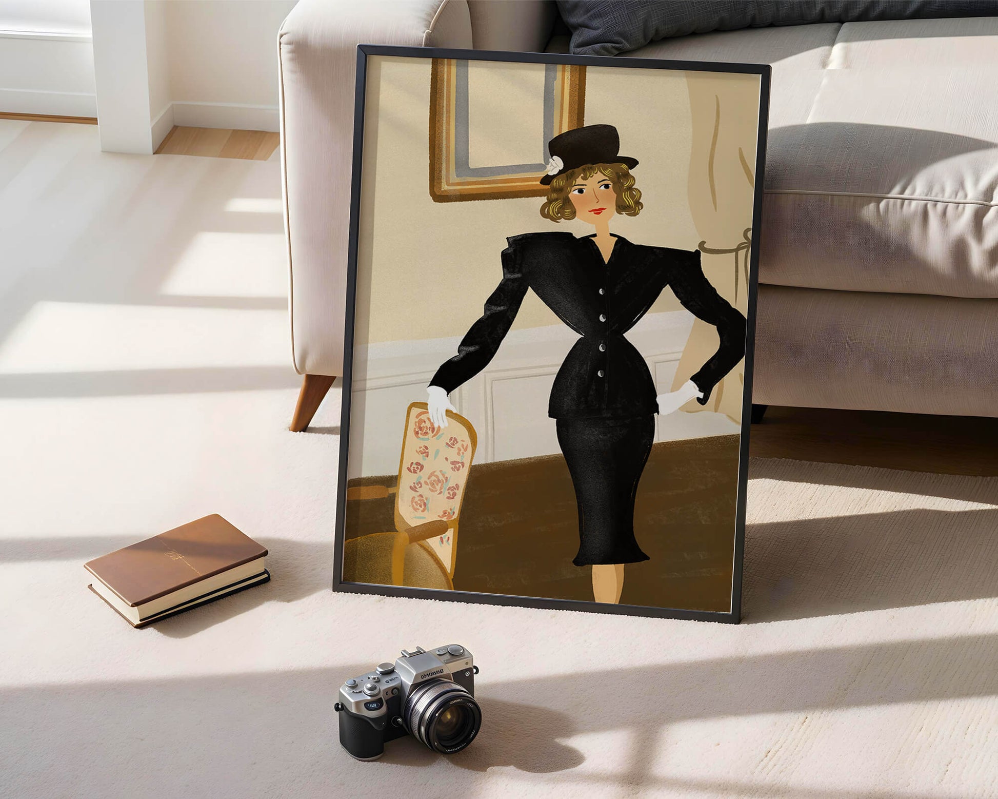 Mujer elegante en moda vintage con traje negro y sombrero