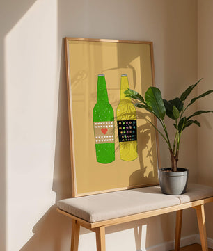 Ilustración de botellas de cerveza coloridas con etiquetas artísticas