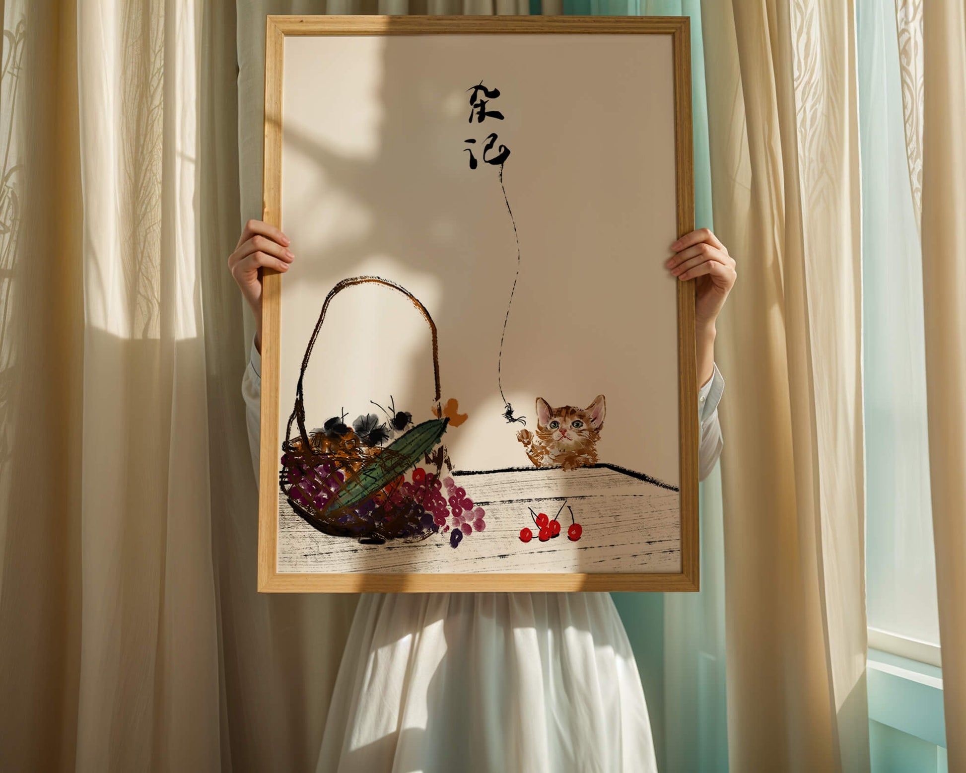 Juguetón gatito con frutas y arte de caligrafía