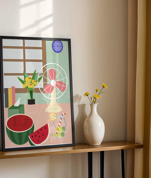 Nature morte sur le thème de l'été avec pastèque, éventail et fleurs dans un intérieur lumineux