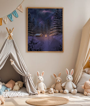 Winternachtlandschaft mit verschneiter Hütte und Kiefernwald