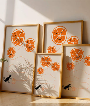 Ilustración juguetona de naranjas con un gato y ovillo de hilo