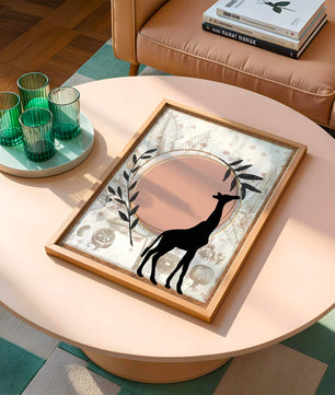 Von der Natur inspiriertes Kunstwerk mit Giraffensilhouette und botanischen Elementen