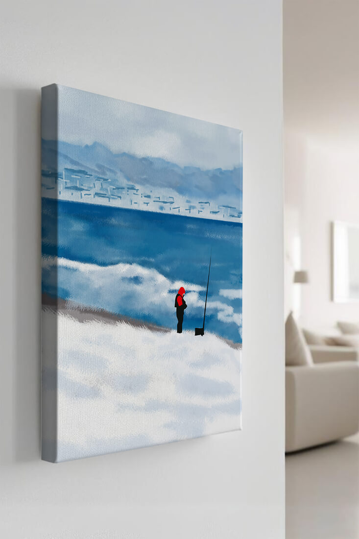 Winterlandschaft mit Person in roter Jacke am Meer