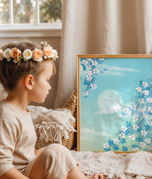 Flores primaverales serenas contra un cielo pastel con suave luz solar