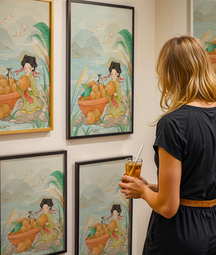 Paisaje sereno con una chica y una cesta de naranjas junto al agua
