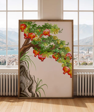 Ruhige Landschaft mit Granatapfelbaum und Felsvorsprung