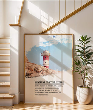 Faro inspirador con texto motivacional y fondo de cielo