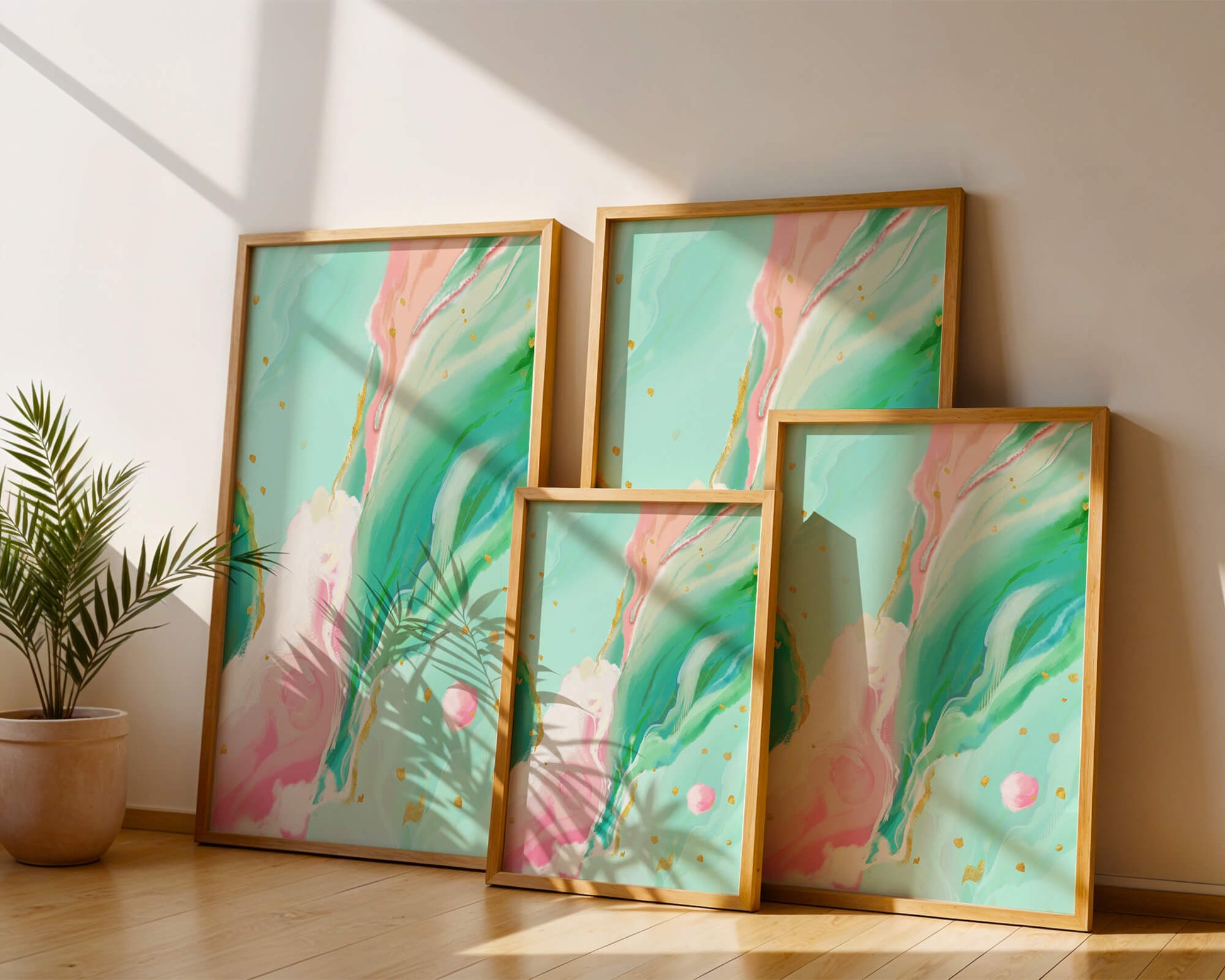 Obra de arte abstracta en pasteles y dorado con patrones fluidos