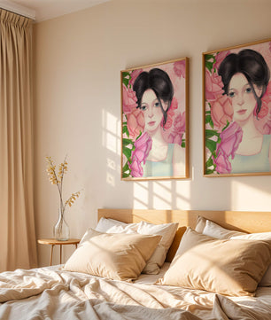 Illustration d'une femme entourée de roses roses