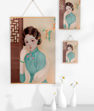 Elegante retrato de una mujer con atuendo tradicional y accesorios de jade