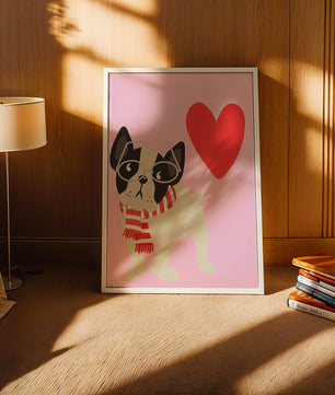 Ilustración juguetona de un bulldog francés con gafas y bufanda sobre fondo rosa con corazón