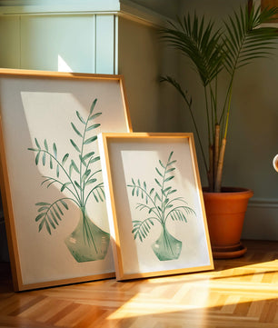 Illustration minimaliste à l’aquarelle de feuilles vertes dans un vase en verre