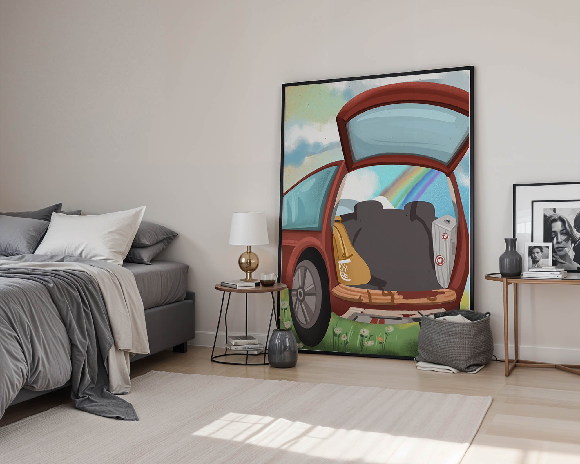 Maletero de coche con elementos de picnic y arcoíris en el fondo