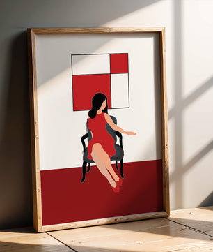 Mujer abstracta en vestido rojo sentada en una silla con arte geométrico en la pared