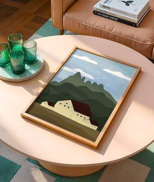 Paisaje minimalista de montaña con casas y pájaros en el cielo