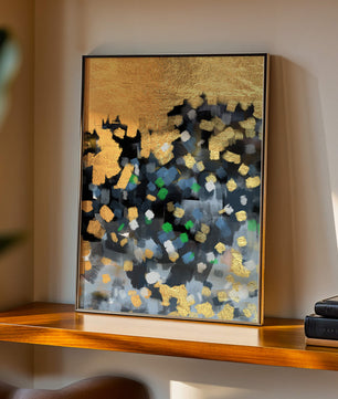 Arte abstracto con dorado y pinceladas coloridas