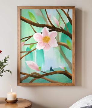 Obra floral serena con una gran flor rosa en las ramas de un árbol