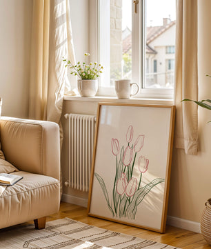 Wunderschöne rosa Tulpen mit grünen Blättern auf einer minimalistischen Leinwand