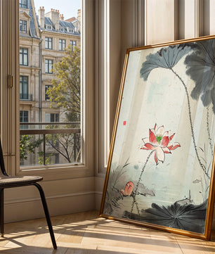 Aquarell Lotusblüte mit Seerosenblättern in ruhiger Szene