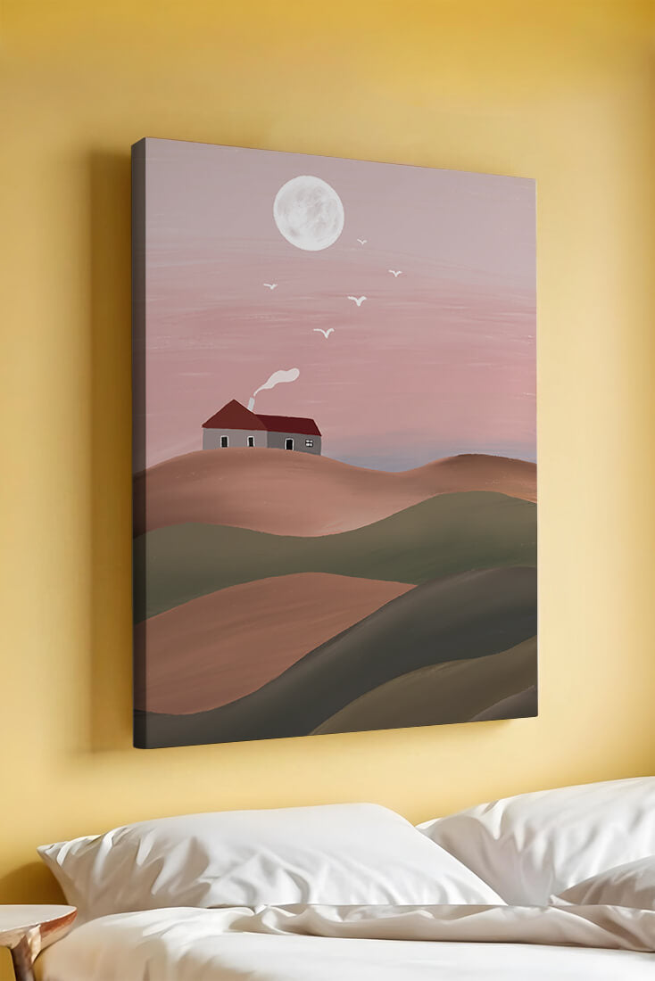 Casa en una colina rosa bajo la luna llena