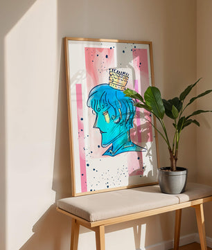 Illustration artistique d’un personnage au visage bleu avec une couronne dorée sur un fond abstrait