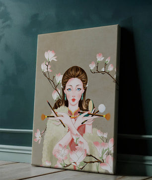 Femme élégante avec des outils de maquillage parmi des branches de magnolia en fleurs