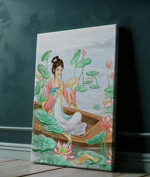 Femme élégante en tenue traditionnelle assise dans une barque parmi des fleurs de lotus