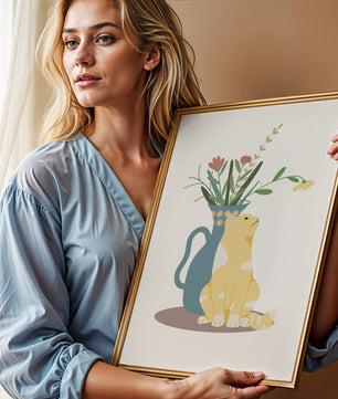 Ilustración de un gato sentado junto a un jarrón floral