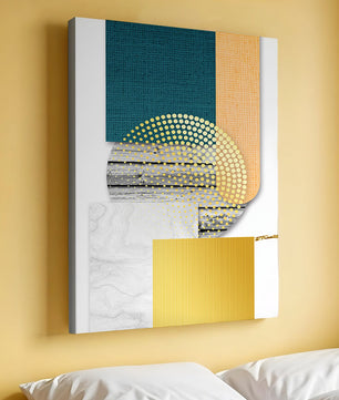 Abstraktes geometrisches Design mit Texturen und goldenen Akzenten